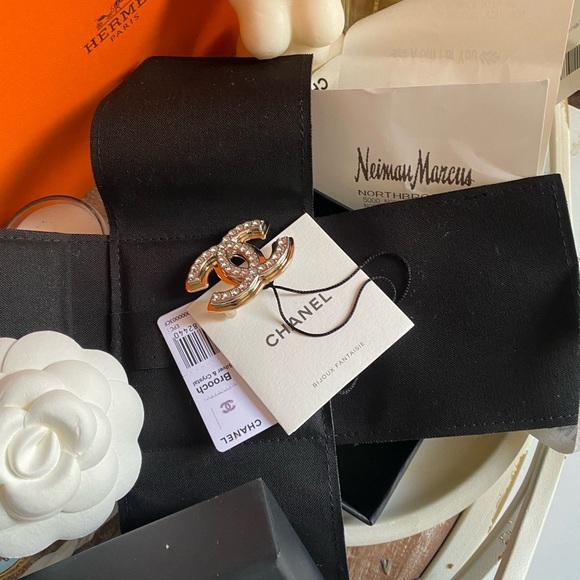 NWT Chanel Brooch gold tone with crystals - Picture 8 of 16